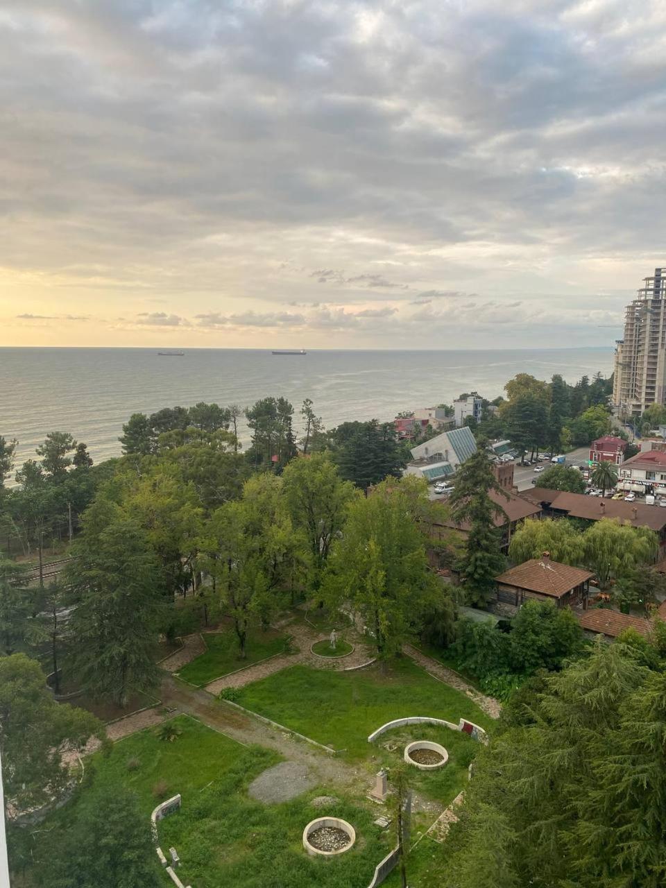 Аппартаменты С Двумя Балконами На Море И Горы Makhinjauri Exterior foto